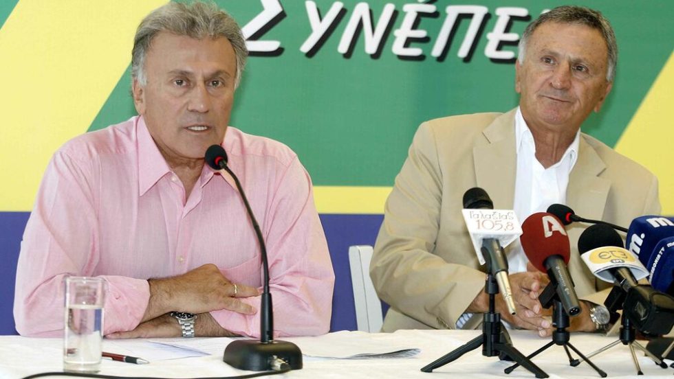 Οι Παναγιώτης και Διονύσης Ψωμιάδης σε φωτογραφία του 2008, όταν υπηρετούσαν ως νομάρχης και αντινομάρχης Θεσσαλονίκης
